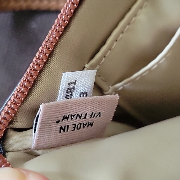 COACH LEATHER WRISTLET - Picture 7 of 9